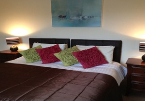 Ardmullen Holly 4 bedroom - sleeps 8 guests in 4 bedrooms