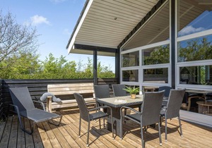 Awesome home in Tarm with kitchen