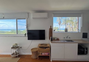 BEACHFRONT ESCAPE Jones Beach Kiama - Direct beach access & great views. RELAX.