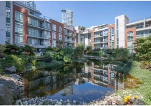 Beautiful 1 BR in the Heart of Downtown: Parking, Pool & Gym