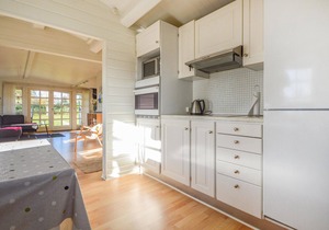 Beautiful home in Hejls with kitchen