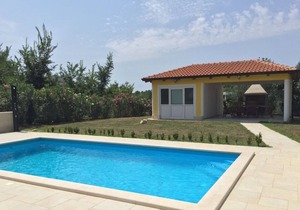 Beautiful quiet holiday house with three apartments and pool