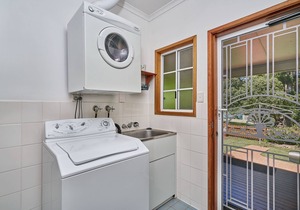 Birds 'n' Bloom - 3 Bedroom Cottage