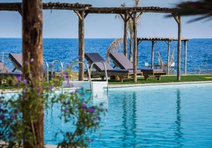 Boho Roz in Lixouri with 3 bedrooms and 2 bathrooms