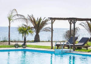 Boho Roz in Lixouri with 3 bedrooms and 2 bathrooms