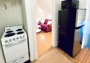Bright 1 bed next to High Park!