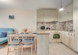 Bright and Newly Refurbished Apartment near Center