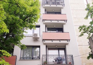 Bright and Newly Refurbished Apartment near Center