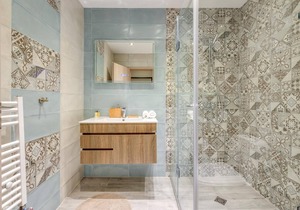 Bright and Newly Refurbished Apartment near Center