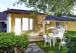 Bungalow in Caorle with garden furniture