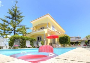 Casa Santa Isabel, Wonderful 6 Bedroom Villa Sleeps 12 Located Just Outside The Traditional Seaside