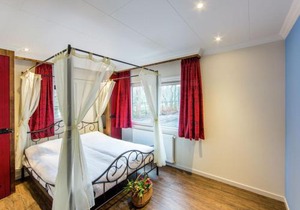 Castle Stay in De Eese with Royal Interiors