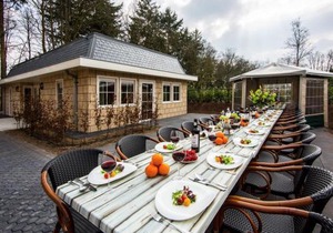 Castle Stay in De Eese with Royal Interiors