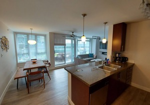 Central 3BR Suite w/Pond View & Luxe Amenities