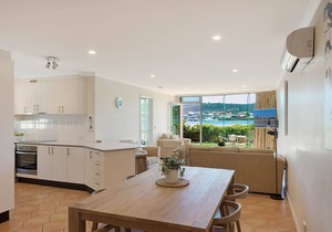 Cetacea Luxury Apartments - 2 Bedroom Lake View Apartment