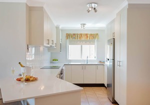 Cetacea Luxury Apartments - 2 Bedroom Lake View Apartment