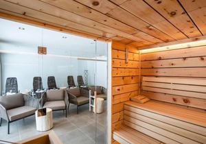 Chalet in Saalbach near Ski Lift and Sauna