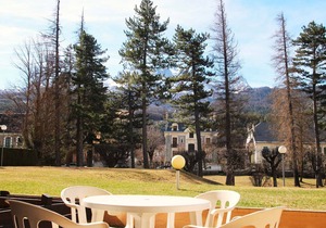 Charming Central T2 Apartment with Terrace and Private Garage in Barcelonnette