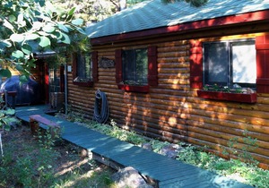 Charming log cabin for peaceful mountain getaway!