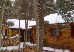 Charming log cabin for peaceful mountain getaway!
