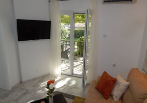 Charming Studio With Separate Bedroom