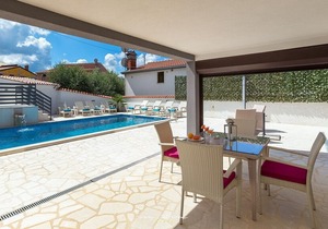 Charming villa with pool near Porec