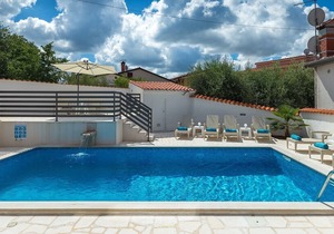 Charming villa with pool near Porec