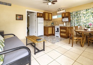 Cococabana6 newly renovated 1BR/1BA apar in downtown Coco, 5 min walk to beach.