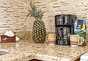 Cococabana6 newly renovated 1BR/1BA apar in downtown Coco, 5 min walk to beach.
