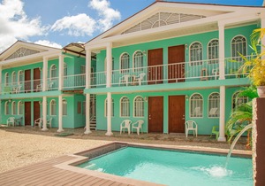 Cococabana8 newly renovated 1BR/1BA apar in downtown Coco, 5 min walk to beach.
