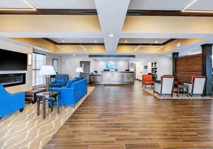 Comfort Inn & Suites Cedar Rapids CID Eastern Iowa Airport