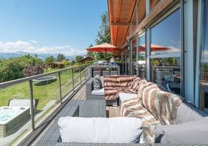 Contemporary luxury chalet - 6/7 bedrooms. Free WiFI