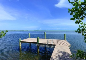Cottage with Pool and Boat Dockage just minutes to Key West!