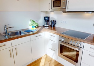 Cozy 4-person vacation home with terrace, fireplace and parking close to the beach