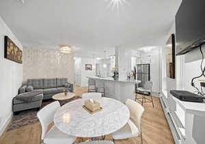 Cozy condo in D/T Vancouver with water view (3bed/2BR/BA/Free Parking/Central AC