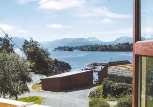 Cozy Home In Hatlestrand With Sauna