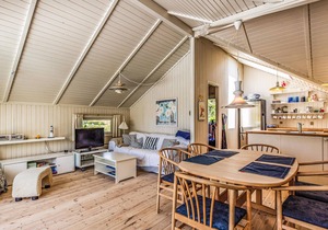 Cozy home in Skælskør with kitchen