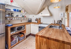 Cozy home in Skælskør with kitchen