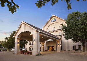 Days Inn & Suites by Wyndham Cedar Rapids
