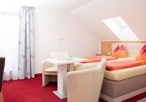 Double Room with Balcony and Garden View - Pension Irlingerhof *