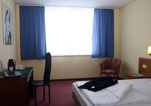 Double room with extra bed, shower or bath, WC - Quick Hotel Dresden West