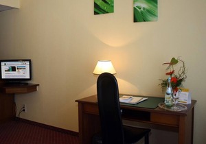 Double room with extra bed, shower or bath, WC - Quick Hotel Dresden West