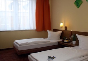 Double room with extra bed, shower or bath, WC - Quality Hotel Dresden West