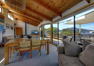 Dove on Freycinet