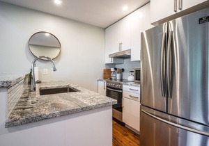 ❄︎Dusty's Suite❄︎ | 1 BR + Loft | Fully Renovated | 5 Min Walk to Creekside Gondola