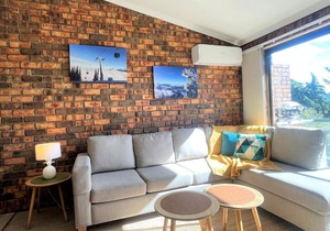 Ellswood 9 - 2BR Townhouse l Central Location l WiFi l Air-Con