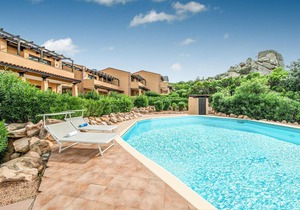 Enjoy the Sardinian holiday feeling in this holiday apartment with pool in Costa Paradiso.