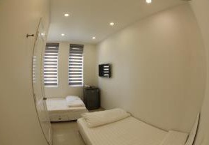 Full House Hostel