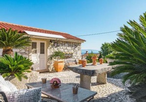 Gorgeous Home In Ravni With Wifi