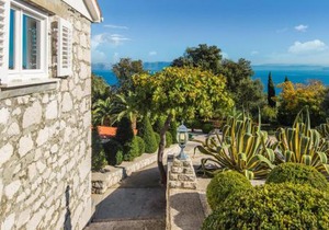Gorgeous Home In Ravni With Wifi